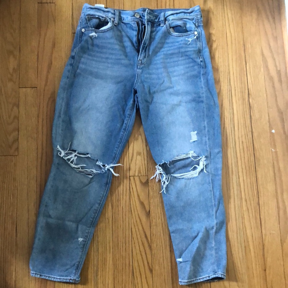 American Eagle high rise mom jeans size 10 SHORT